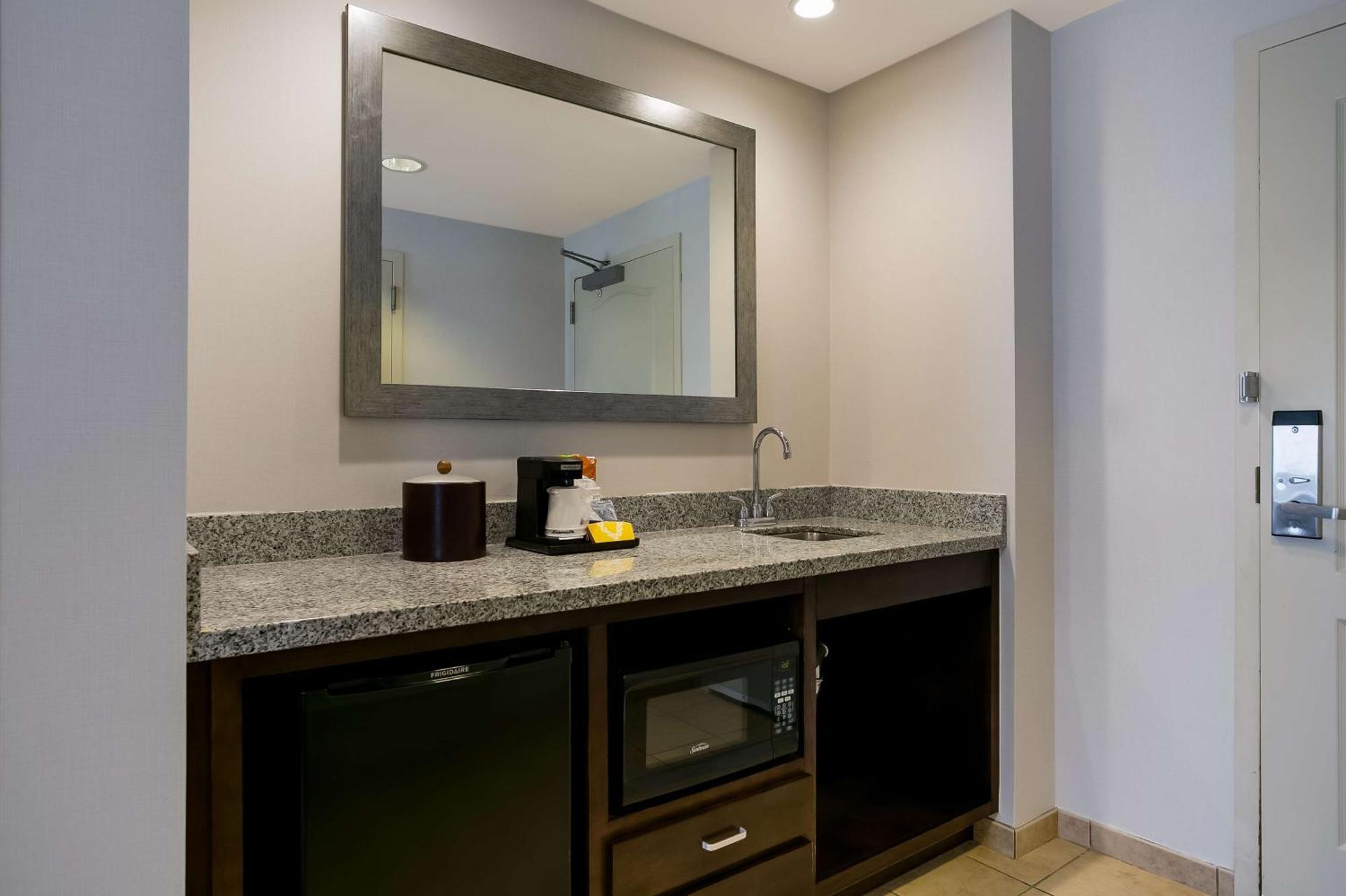 Hampton Inn & Suites Wilmington Christiana Newark Buitenkant foto